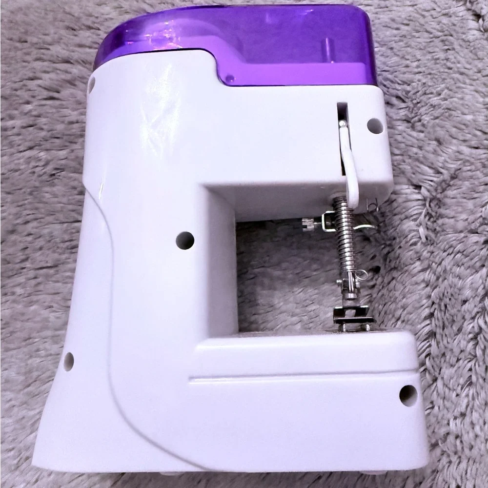 Creative mini Sewing Machine - Picture 7 of 8